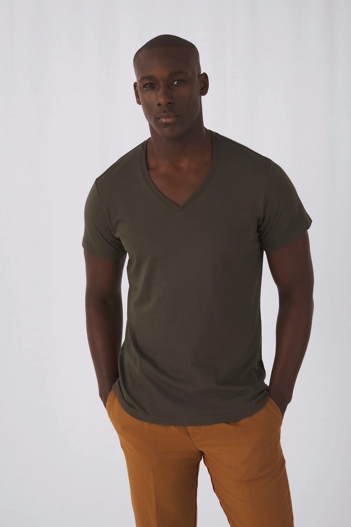 B&C CGTM044 Organic Cotton Inspire V-neck T-shirt