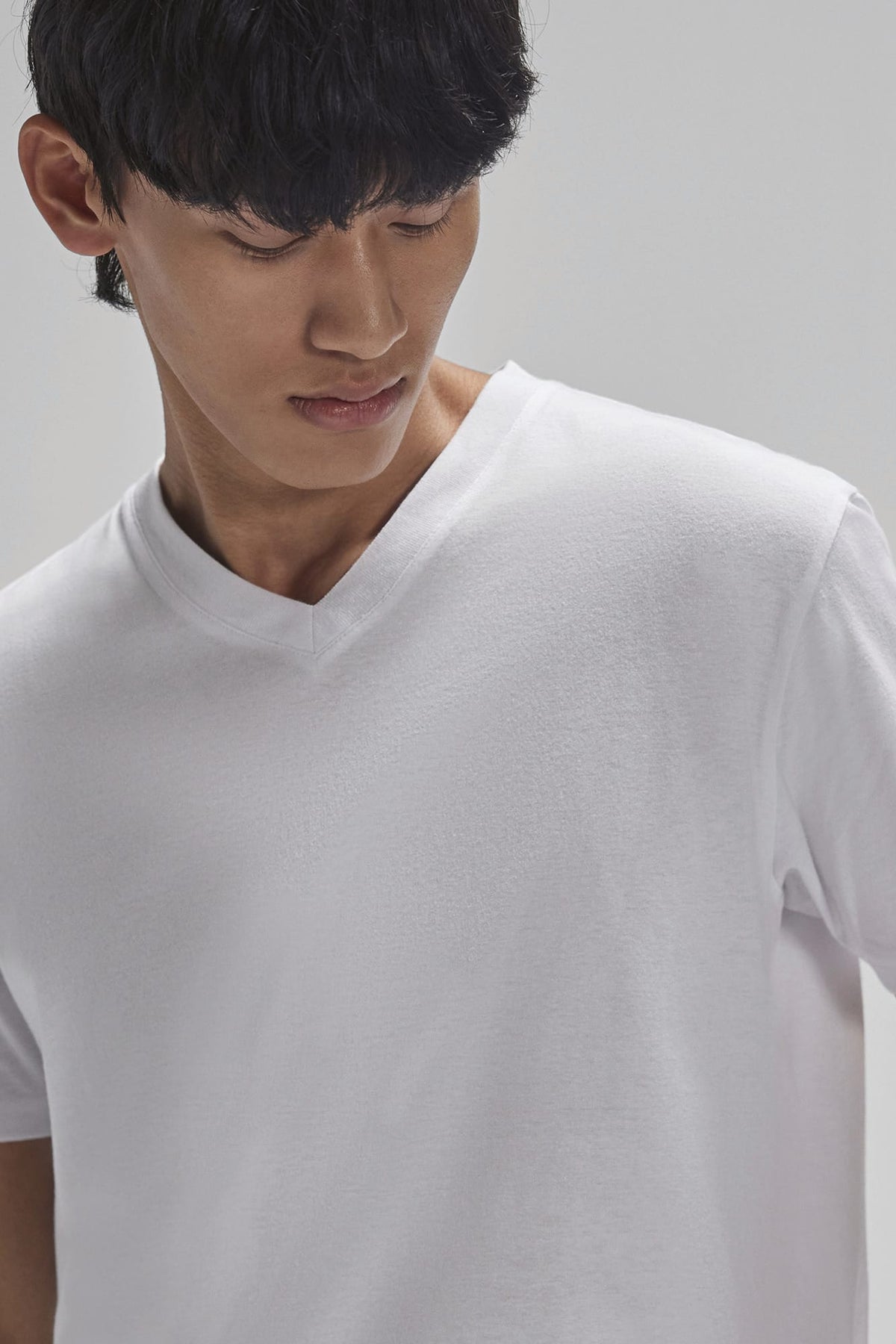 B&C CGTU008 T-shirt met V-hals #150