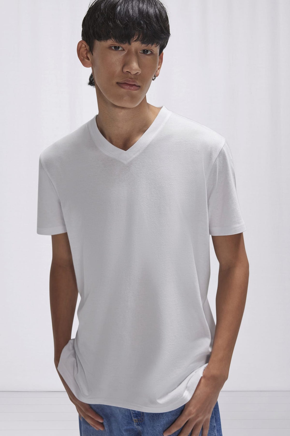 B&C CGTU008 T-shirt met V-hals #150