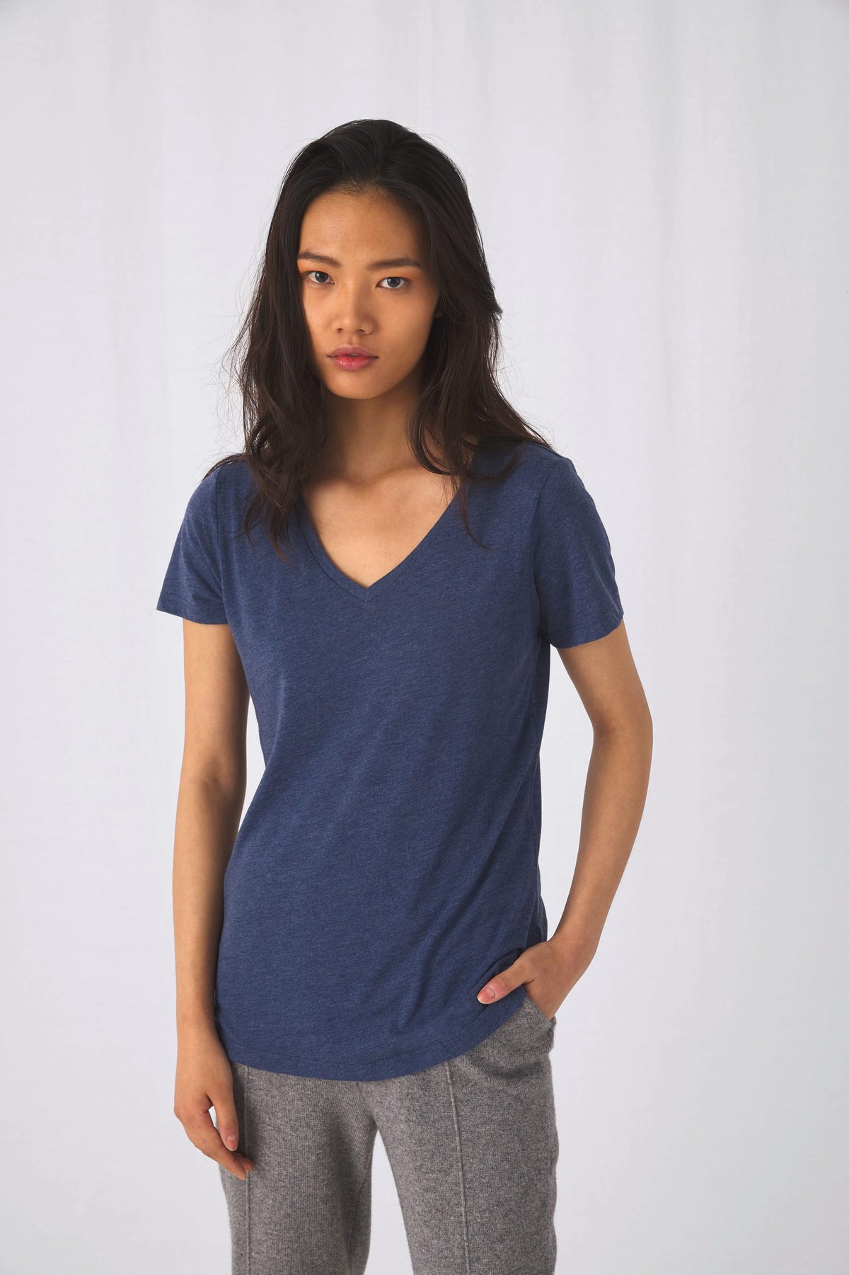 B&C CGTW058 TriBlend V-neck TEE / Woman