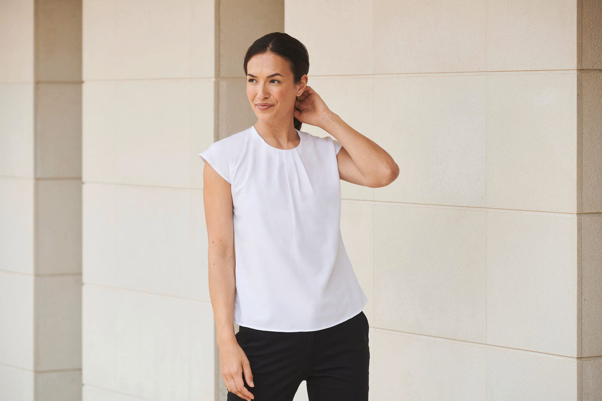 Henbury H597 Ladies pleat front blouse