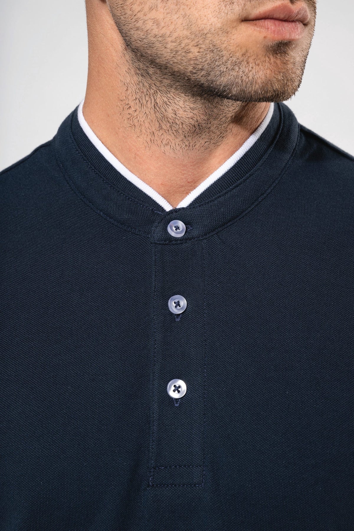 Kariban K223 Herenpolo met maokraag en korte mouwen