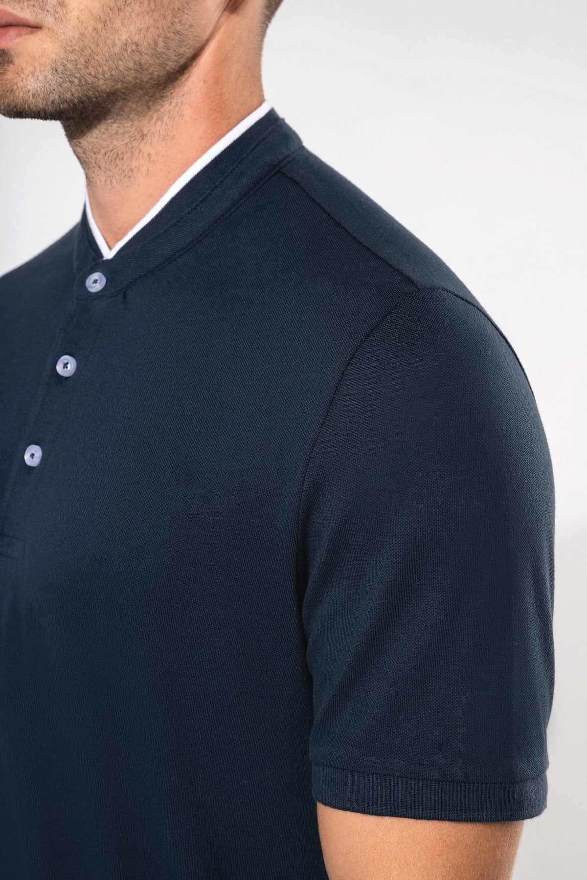 Kariban K223 Herenpolo met maokraag en korte mouwen