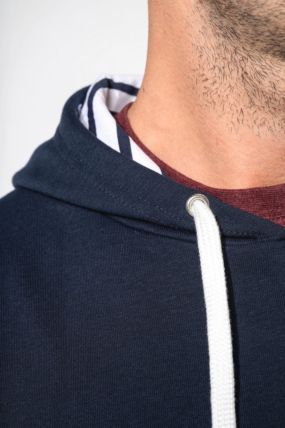 Kariban K4013 unisex sweater met capuchon met contrasterend motief