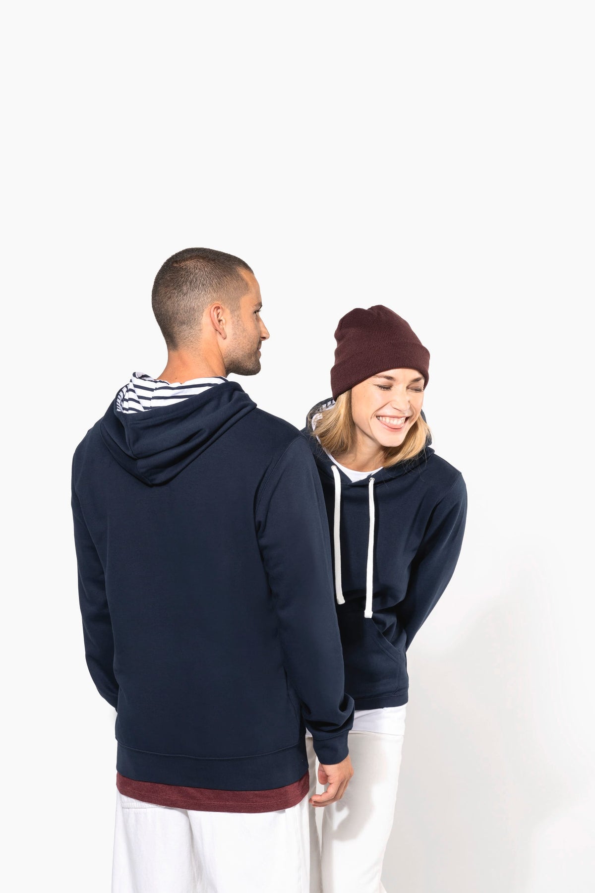 Kariban K4013 unisex sweater met capuchon met contrasterend motief