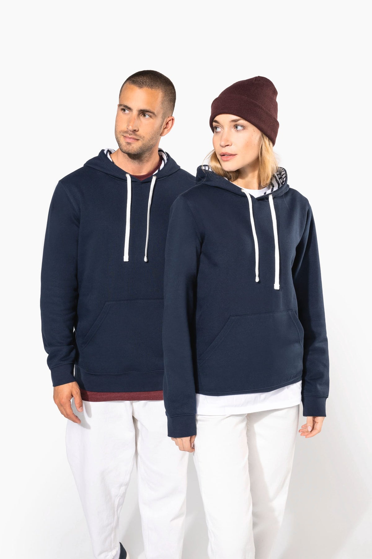 Kariban K4013 unisex sweater met capuchon met contrasterend motief