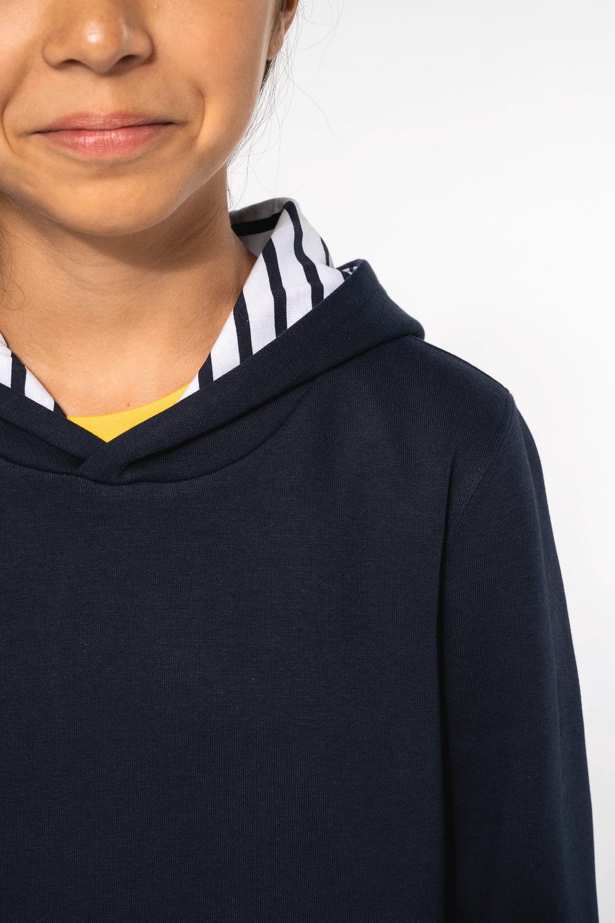 Kariban K4014 Sweater met contrasterende capuchon met motief