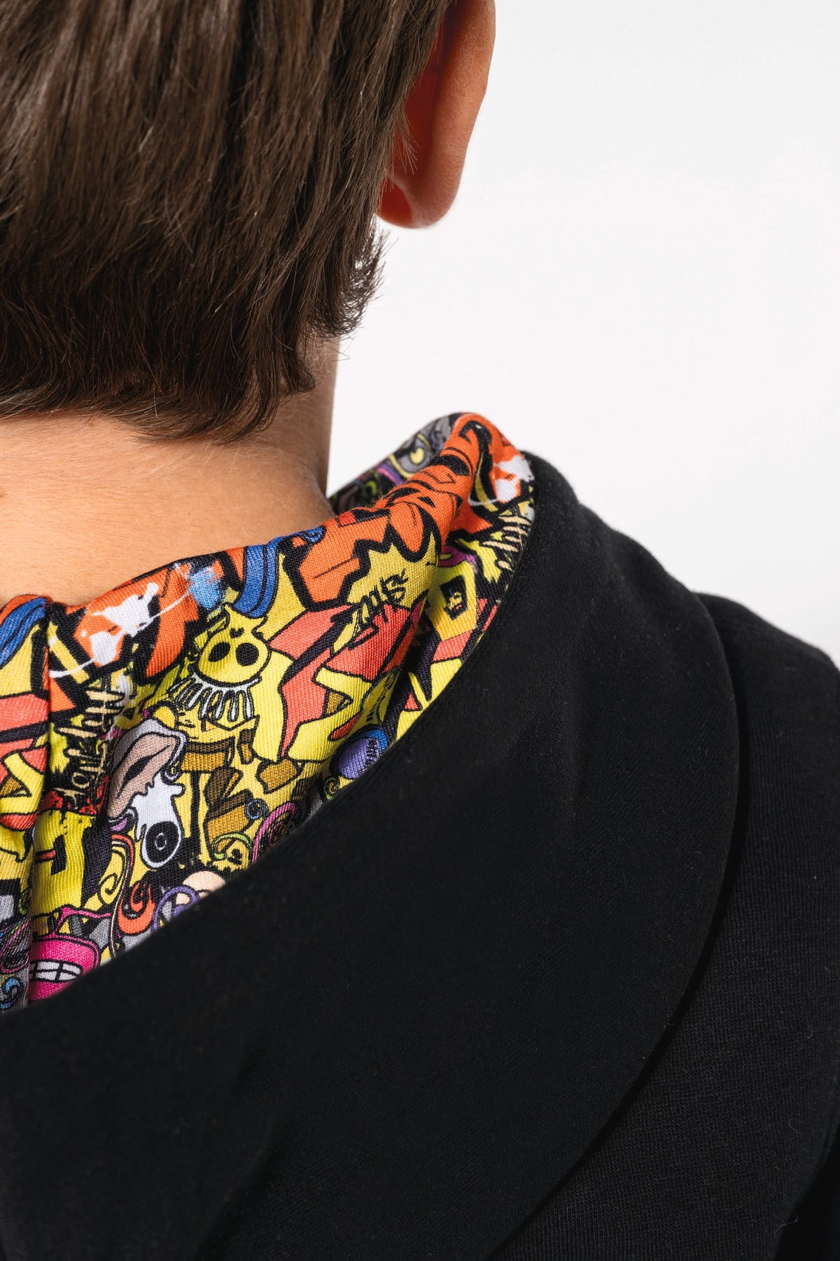 Kariban K4014 Sweater met contrasterende capuchon met motief