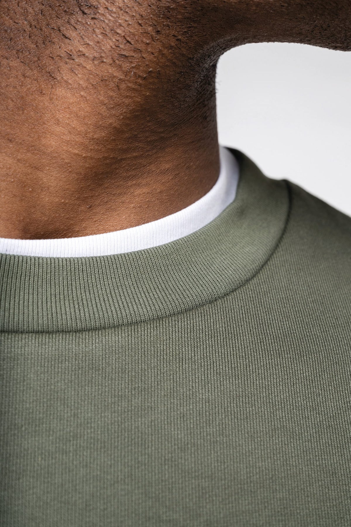 Native Spirit NS435 Ecologische unisex sweater met ronde hals en verlaagde schouders in geborsteld fleece