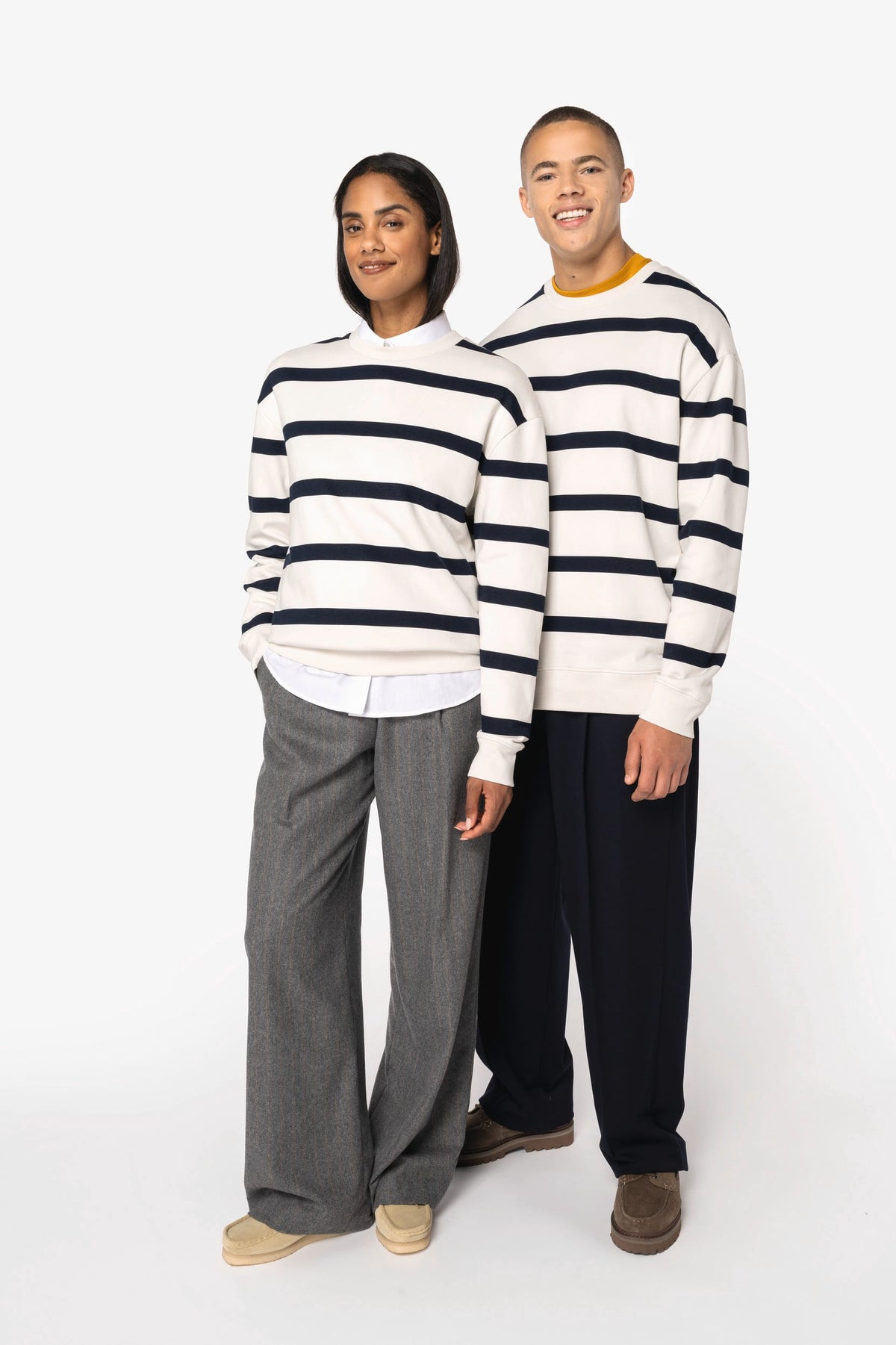 Native Spirit NS450 Ecologische gestreepte unisex sweater met ronde hals en afhangende schouders