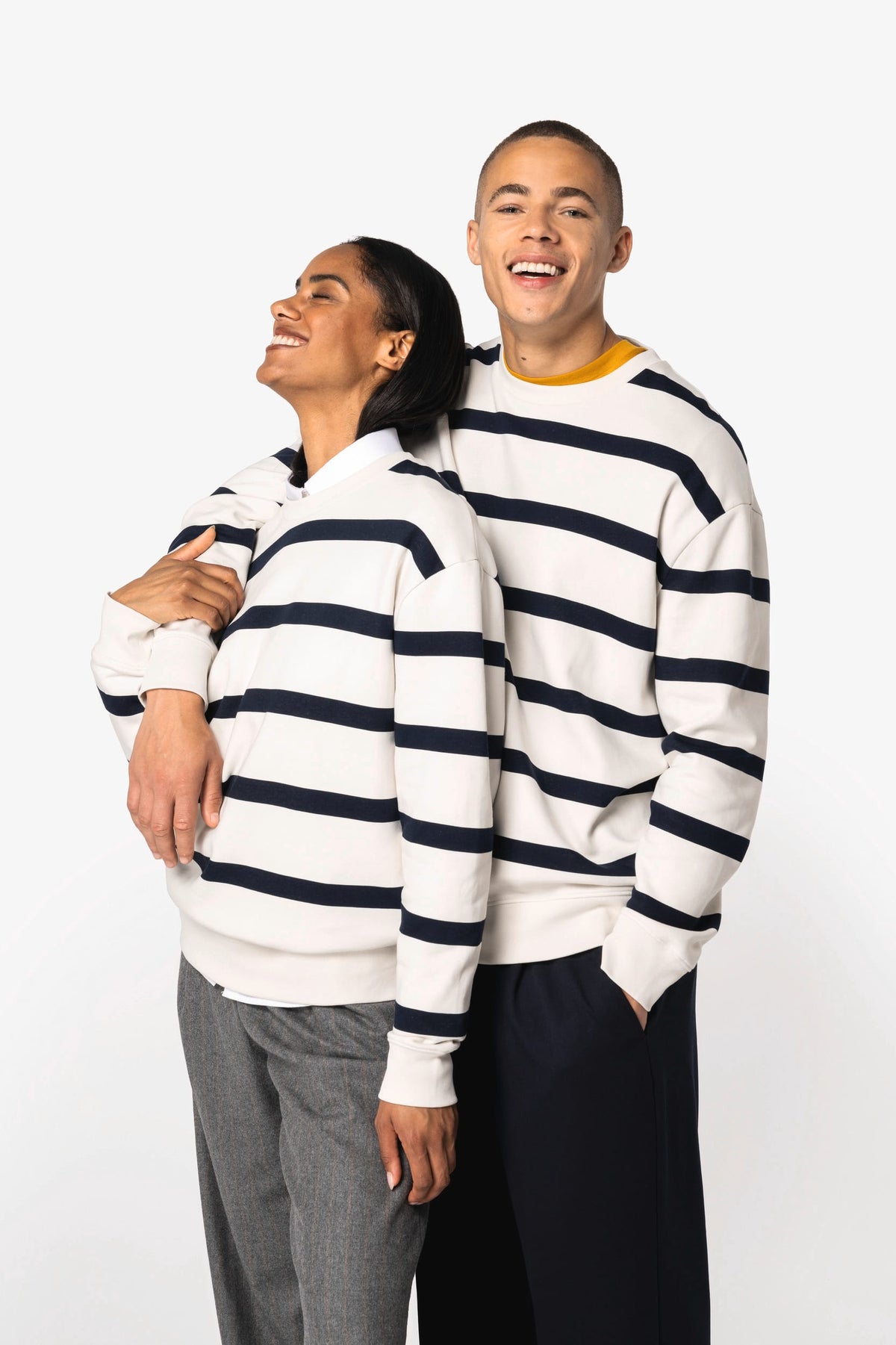 Native Spirit NS450 Ecologische gestreepte unisex sweater met ronde hals en afhangende schouders