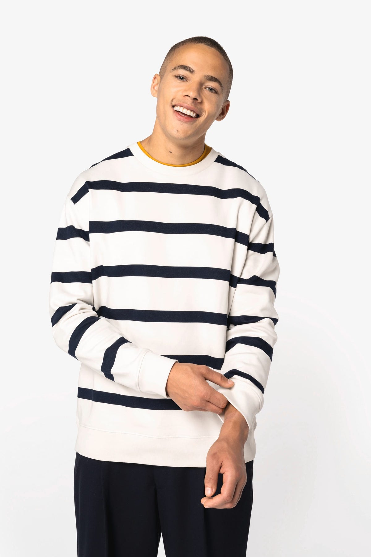 Native Spirit NS450 Ecologische gestreepte unisex sweater met ronde hals en afhangende schouders