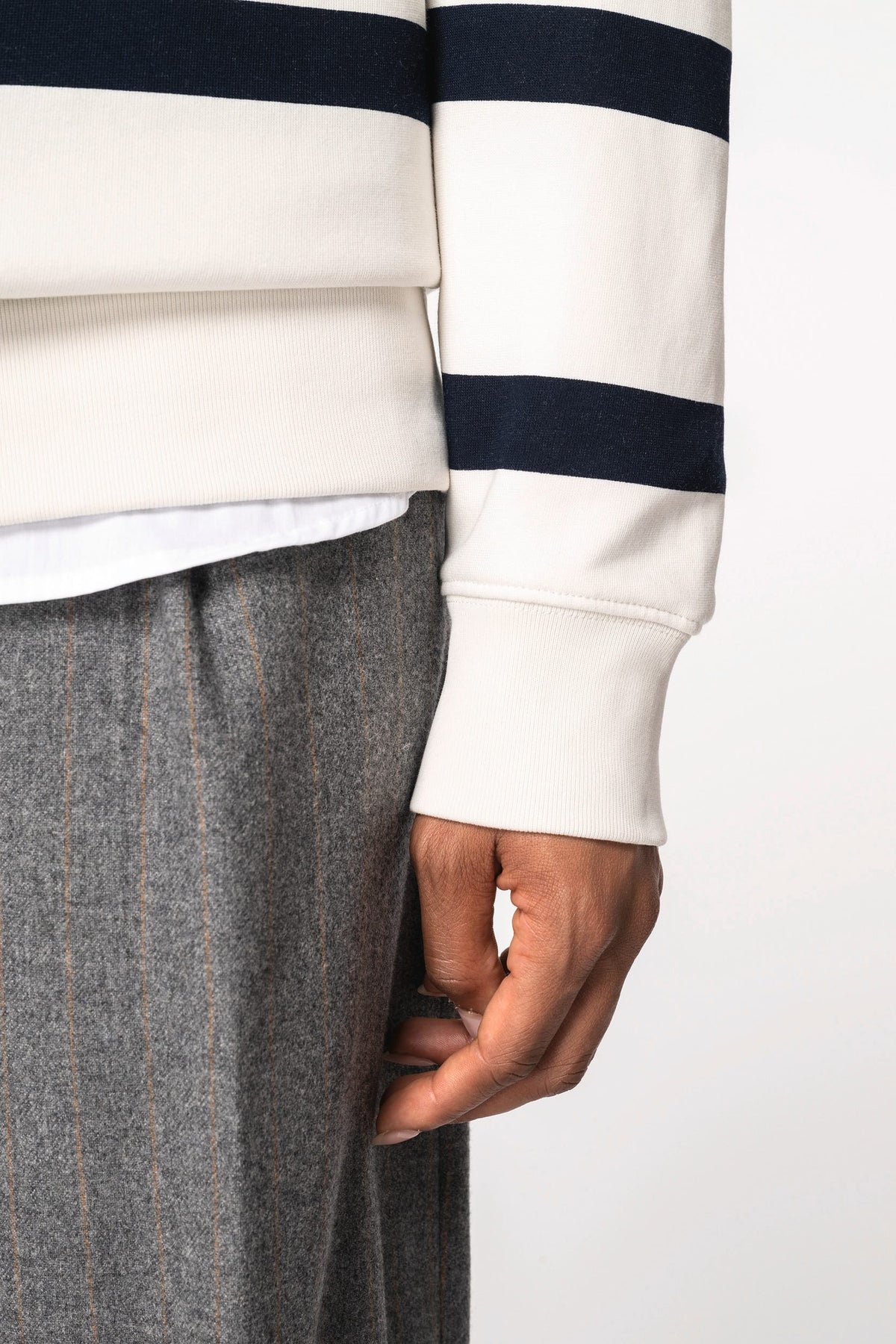 Native Spirit NS450 Ecologische gestreepte unisex sweater met ronde hals en afhangende schouders