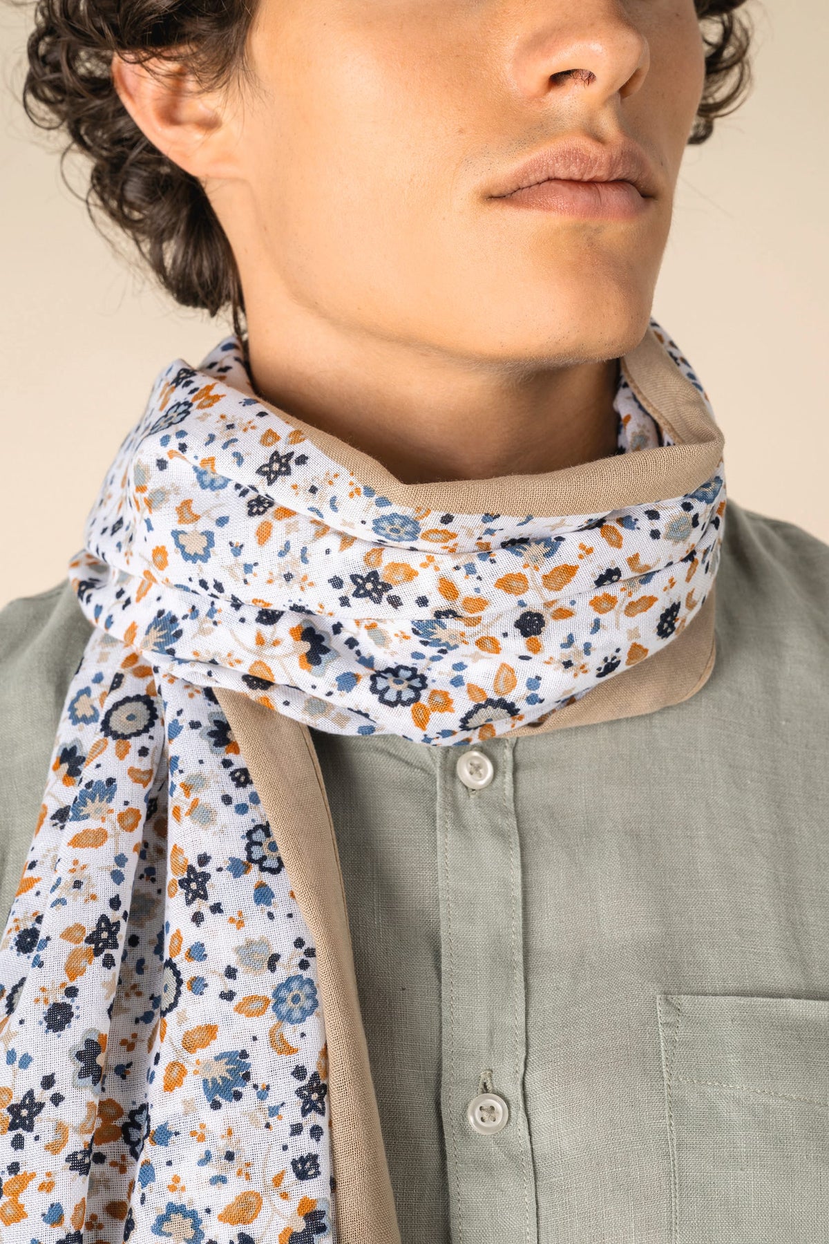 Spasso SP145 unisex tulbanddoek met bloemenmotief