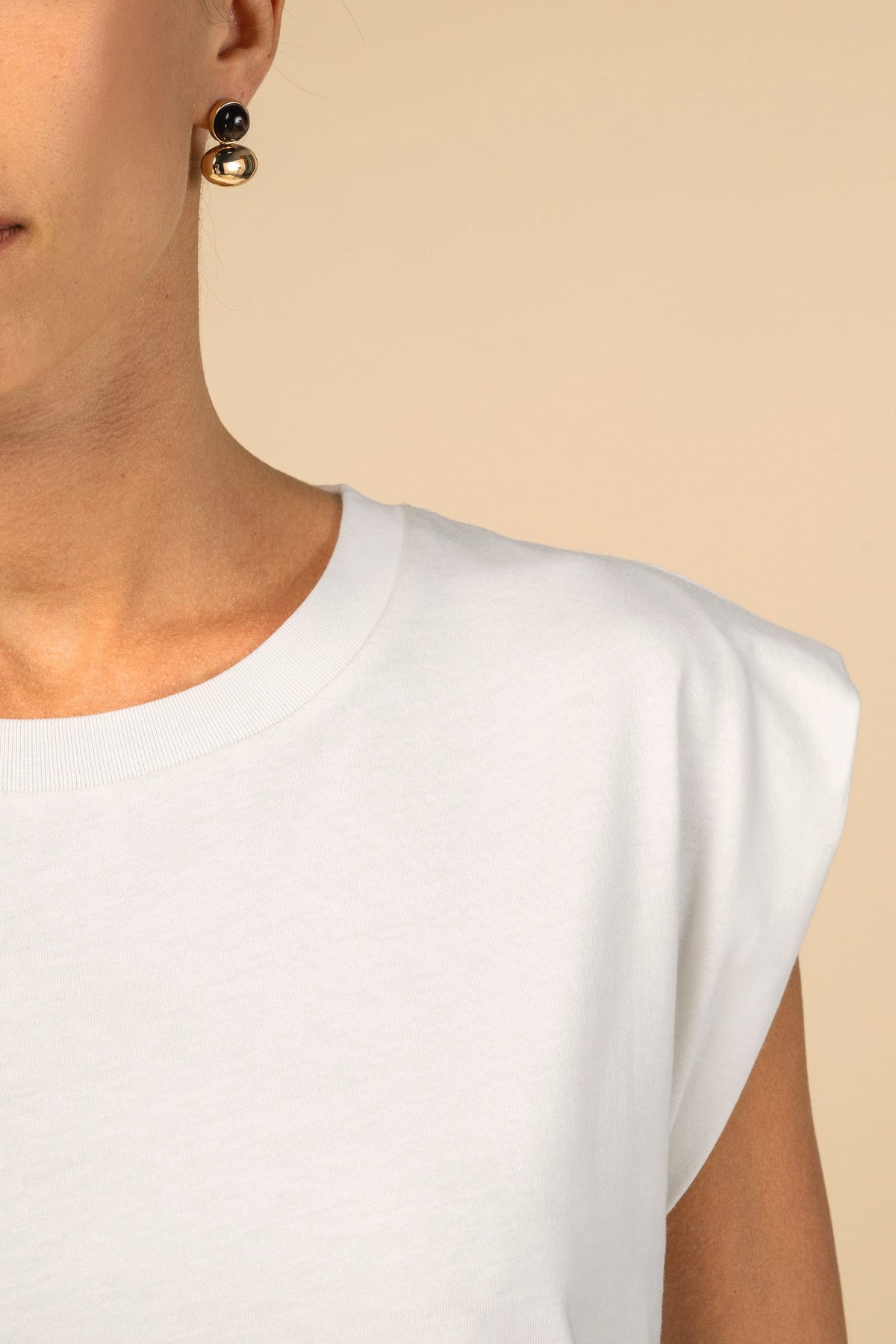 Spasso SP306 Dames-T-shirt van verantwoorde materialen zonder mouwen met schoudervullingen