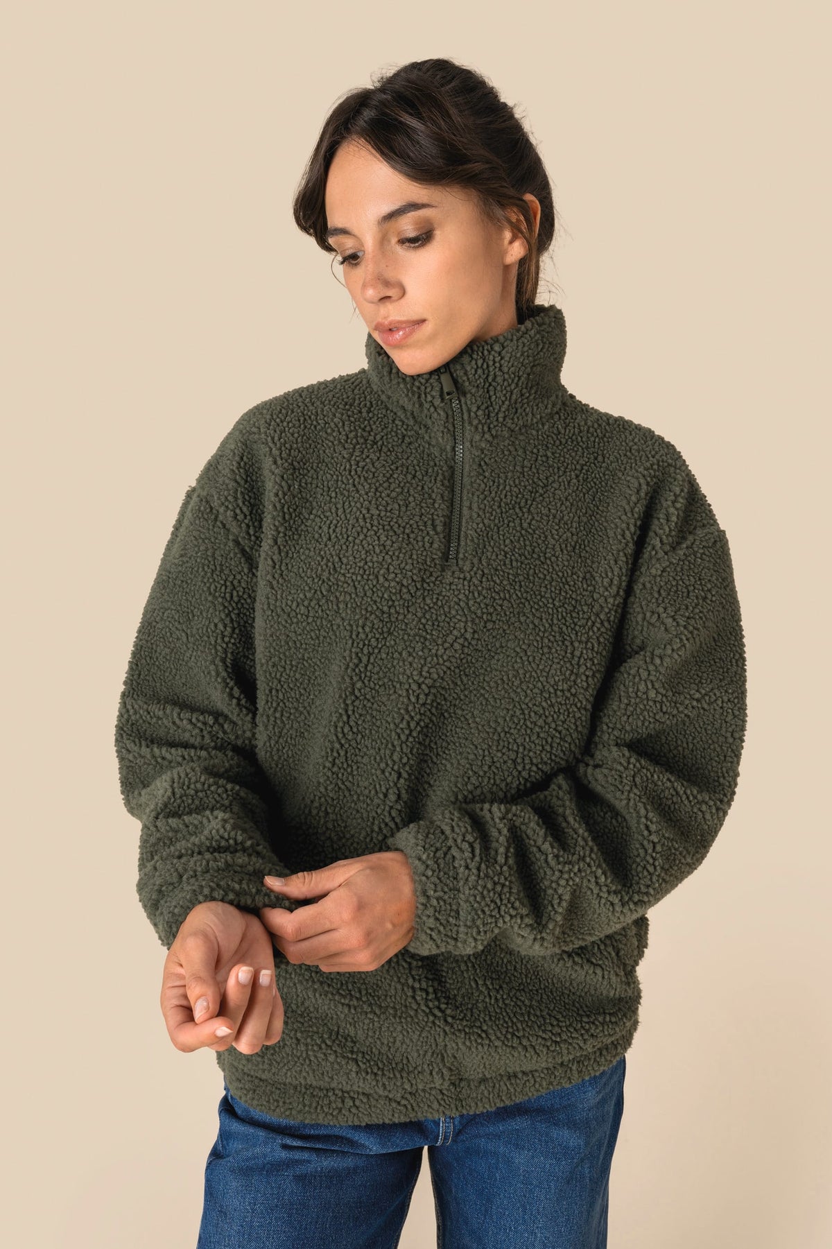 Spasso SP403 unisex sweater van sherpa met kwartrits en afhangende schouders
