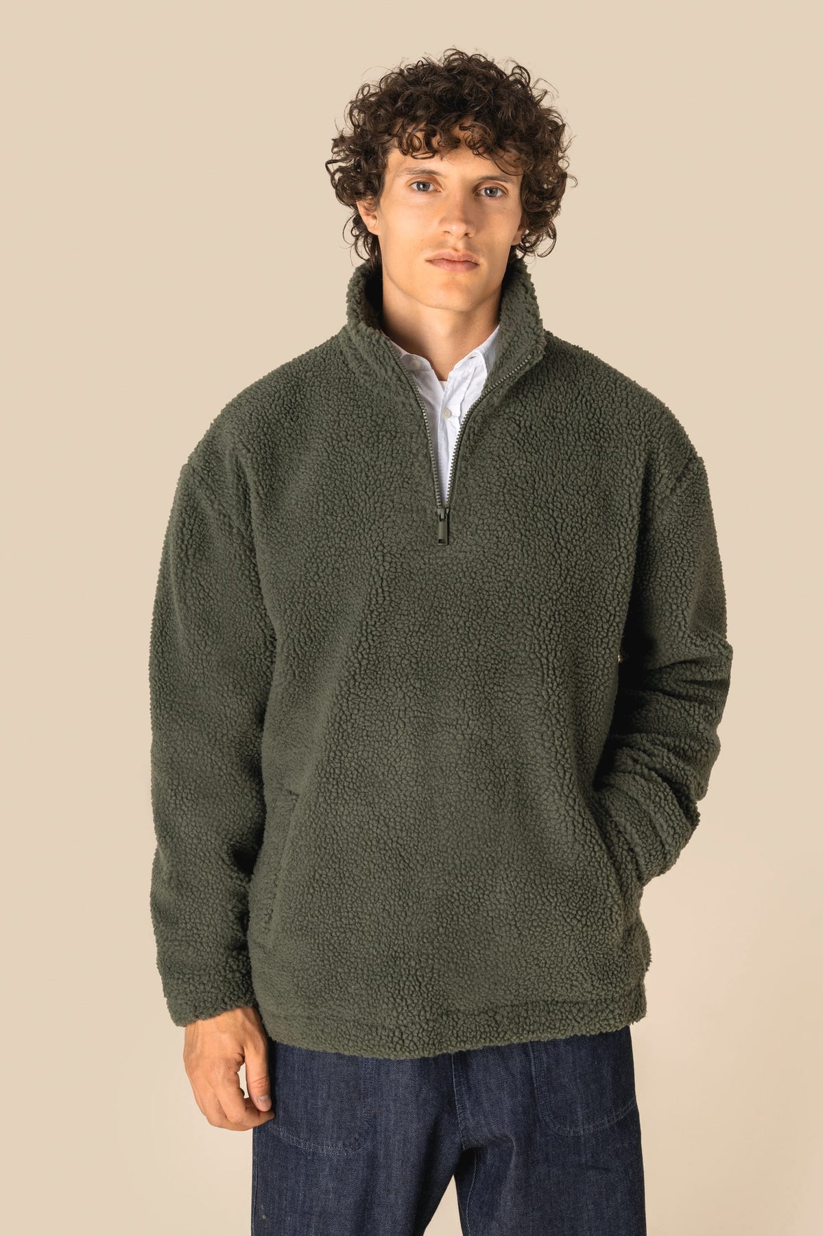 Spasso SP403 unisex sweater van sherpa met kwartrits en afhangende schouders