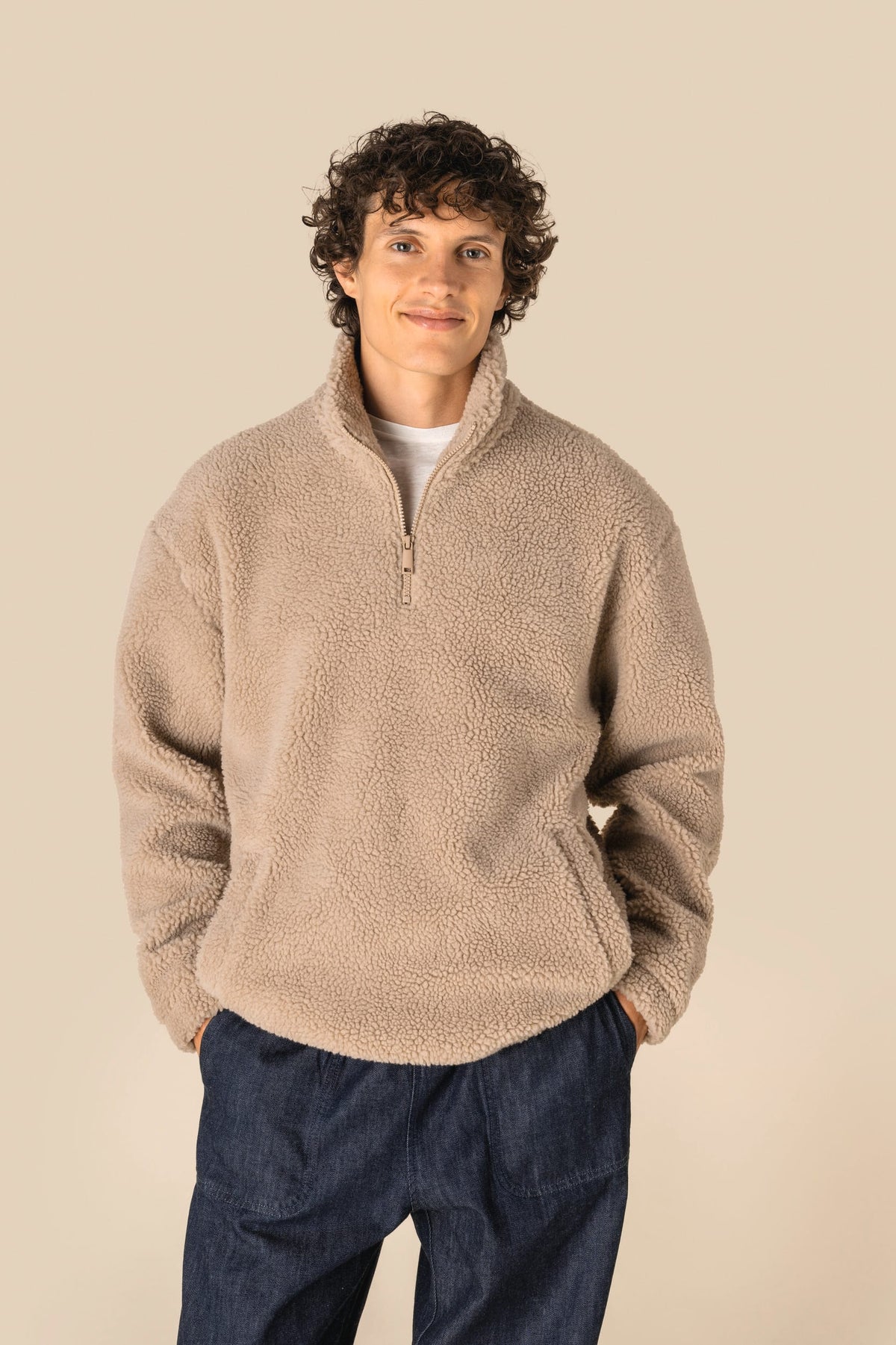 Spasso SP403 unisex sweater van sherpa met kwartrits en afhangende schouders