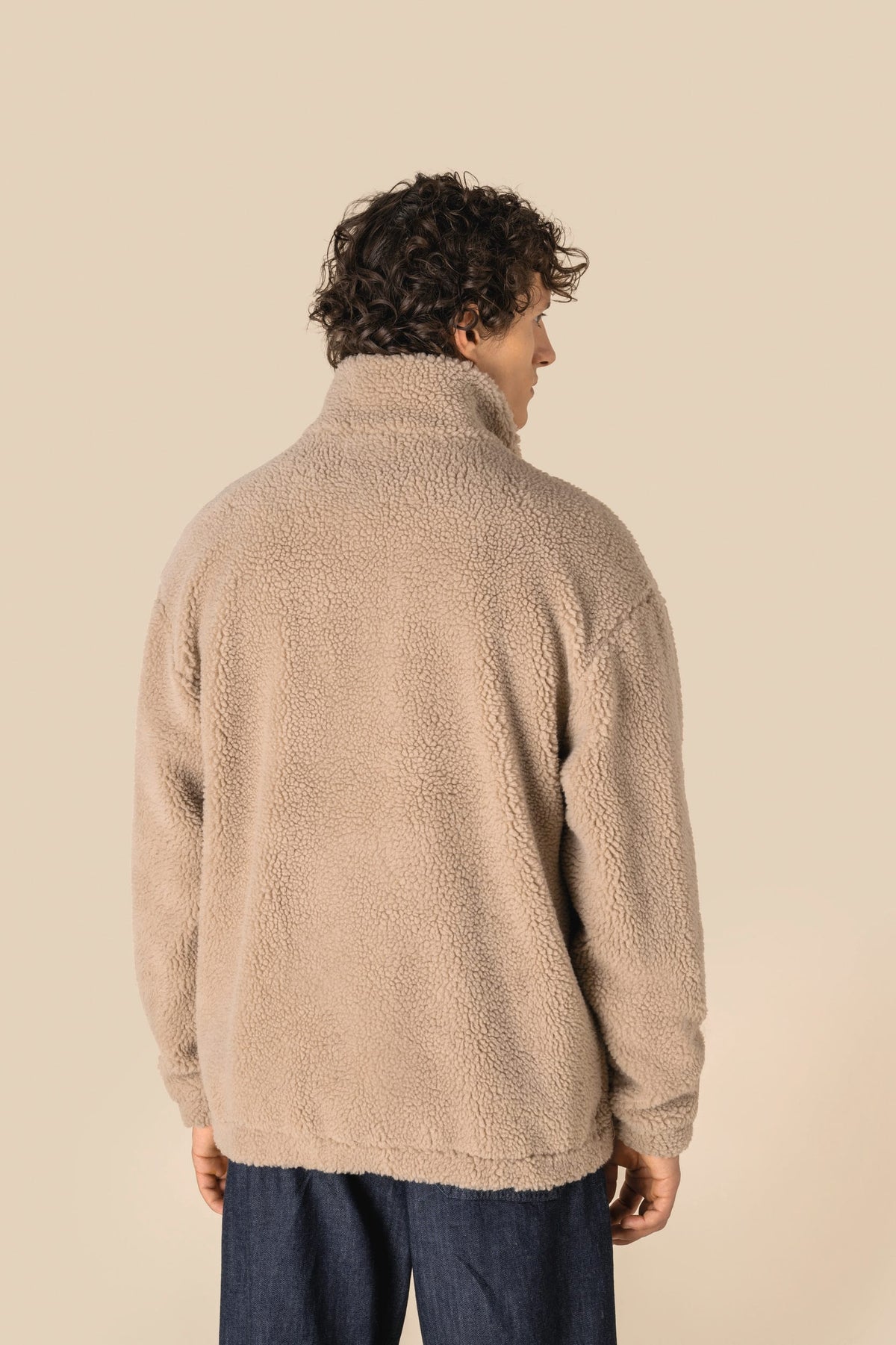 Spasso SP403 unisex sweater van sherpa met kwartrits en afhangende schouders